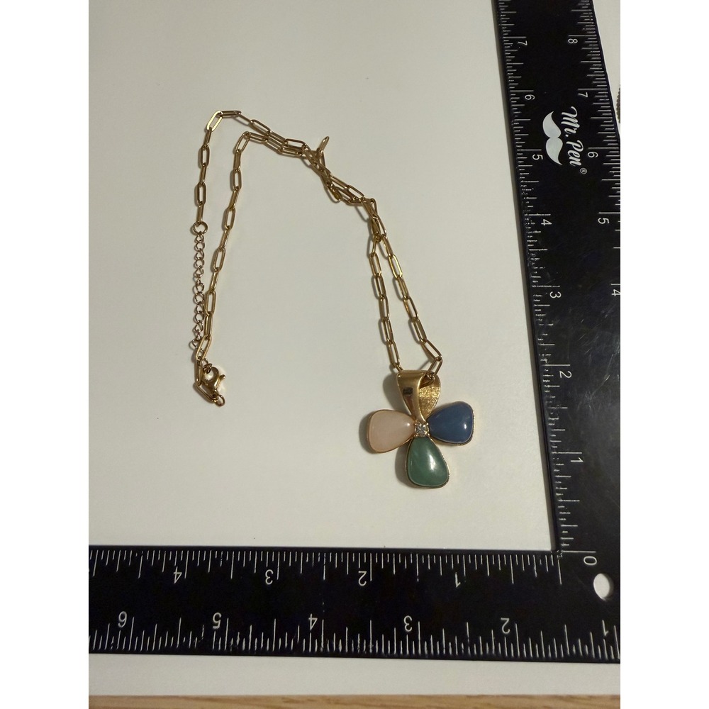 Avon Gold Tone Four Leaf Clover Pendant Necklace Resin Stone Paperclip Chain